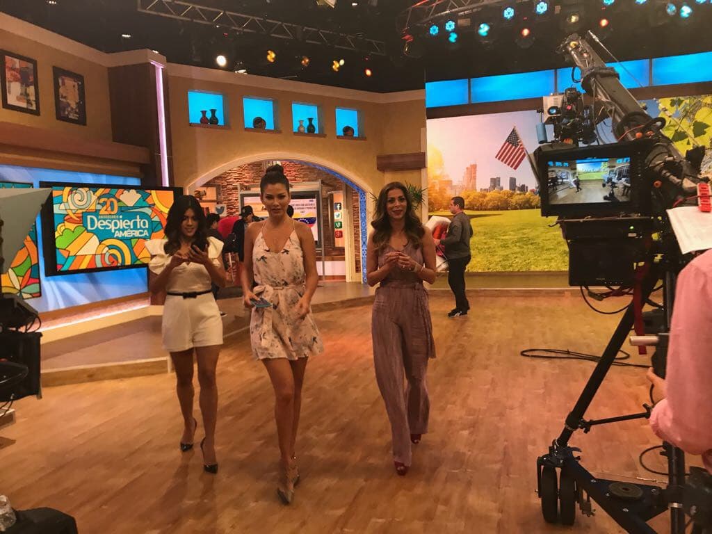 Despertamos este jueves con la mejor actitud y con nuestras tres bellas modelos.