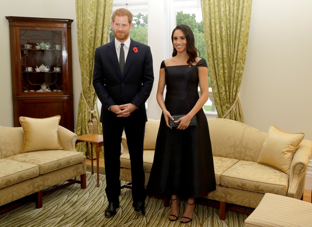 Aunque su retorno no fue posible, los creativos de la serie recurrieron a los 'flashbacks' para que 
<b><a href="https://www.univision.com/entretenimiento/realeza/la-cadena-nbc-universal-quiere-que-meghan-markle-participe-en-el-final-de-la-serie-suits-fotos">su personaje, Rachel Zane,</a></b> no dejara de aparecer en la última temporada.