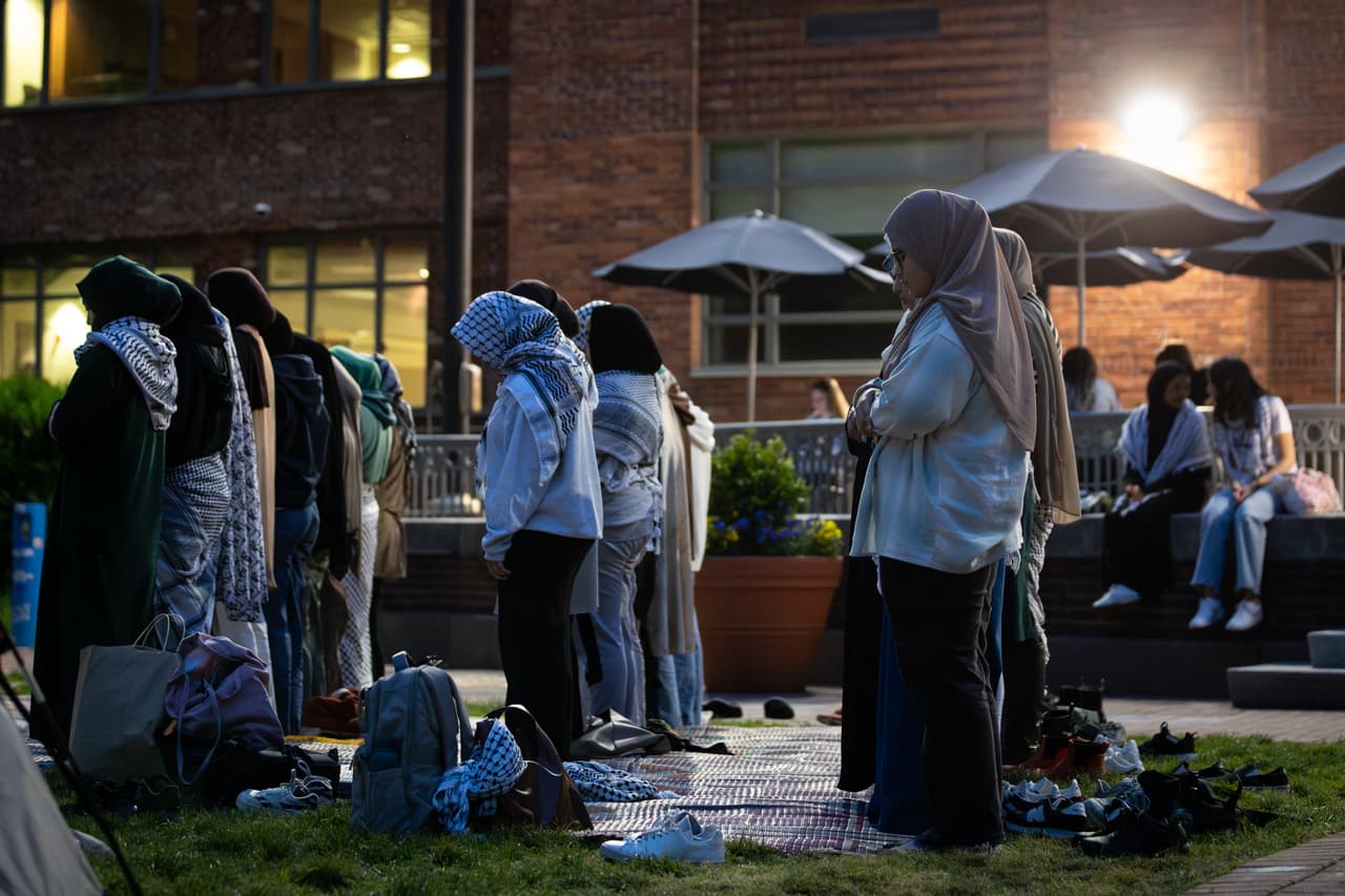 Según las autoridades, antes de proceder al desmantelamiento del campamento, la policía dio reiteradamente la orden de abandonar el sitio.