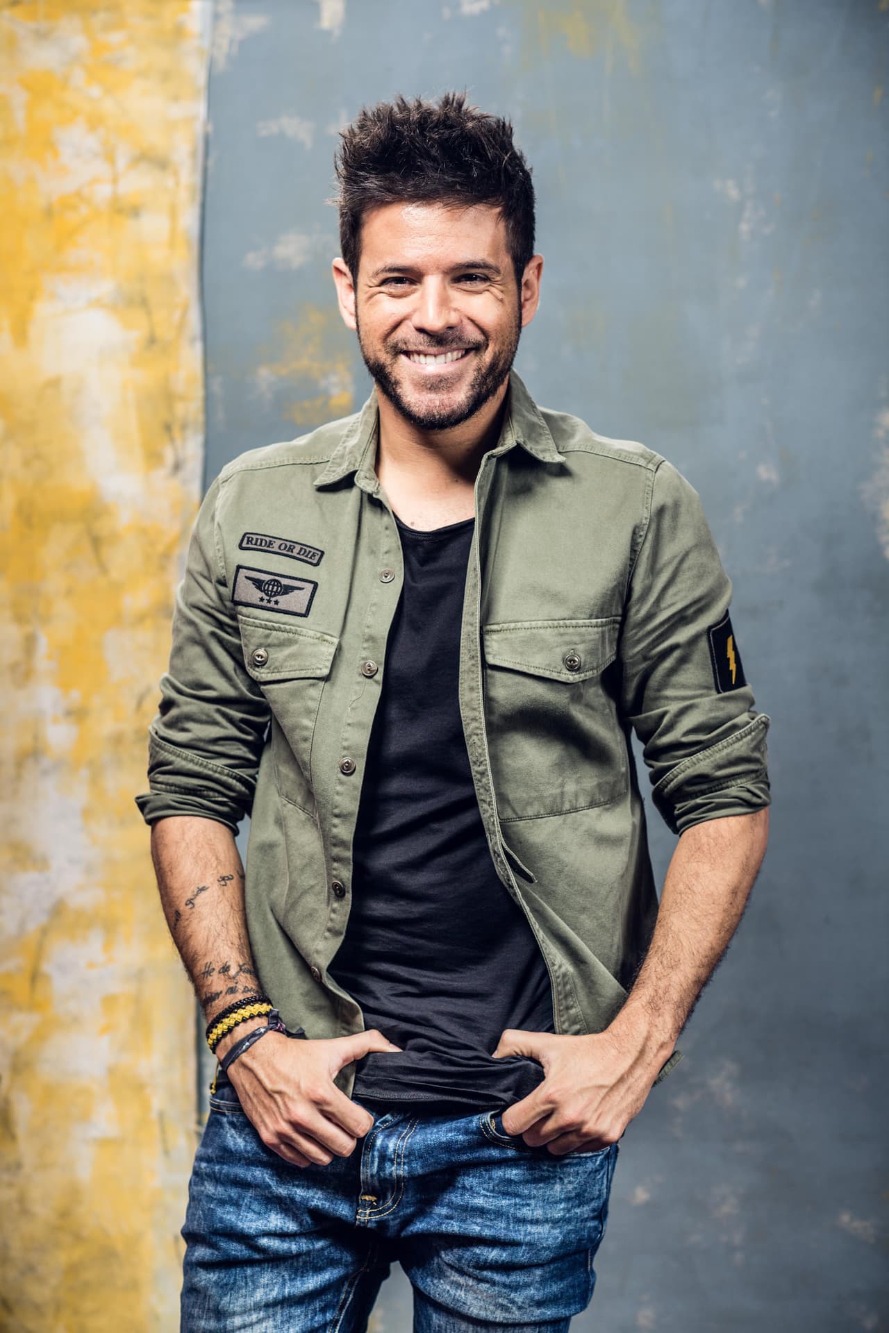 <span class="cms-h3-H3"><b>Pablo López</b></span>. 
<b><h3 class="cms-h3-H3">Nominaciones: 1 </h3>¿A qué está nominado?: </b>Video del Año por el tema "Tu Enemigo".