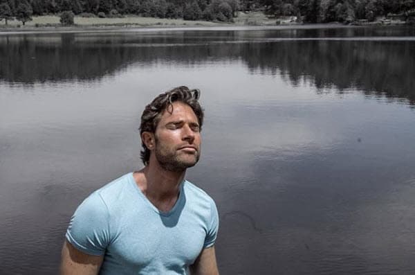 Este lugar es conocido porque se pueden practicar deportes extremos, entre ellos el esquí acuático (wakeboard).