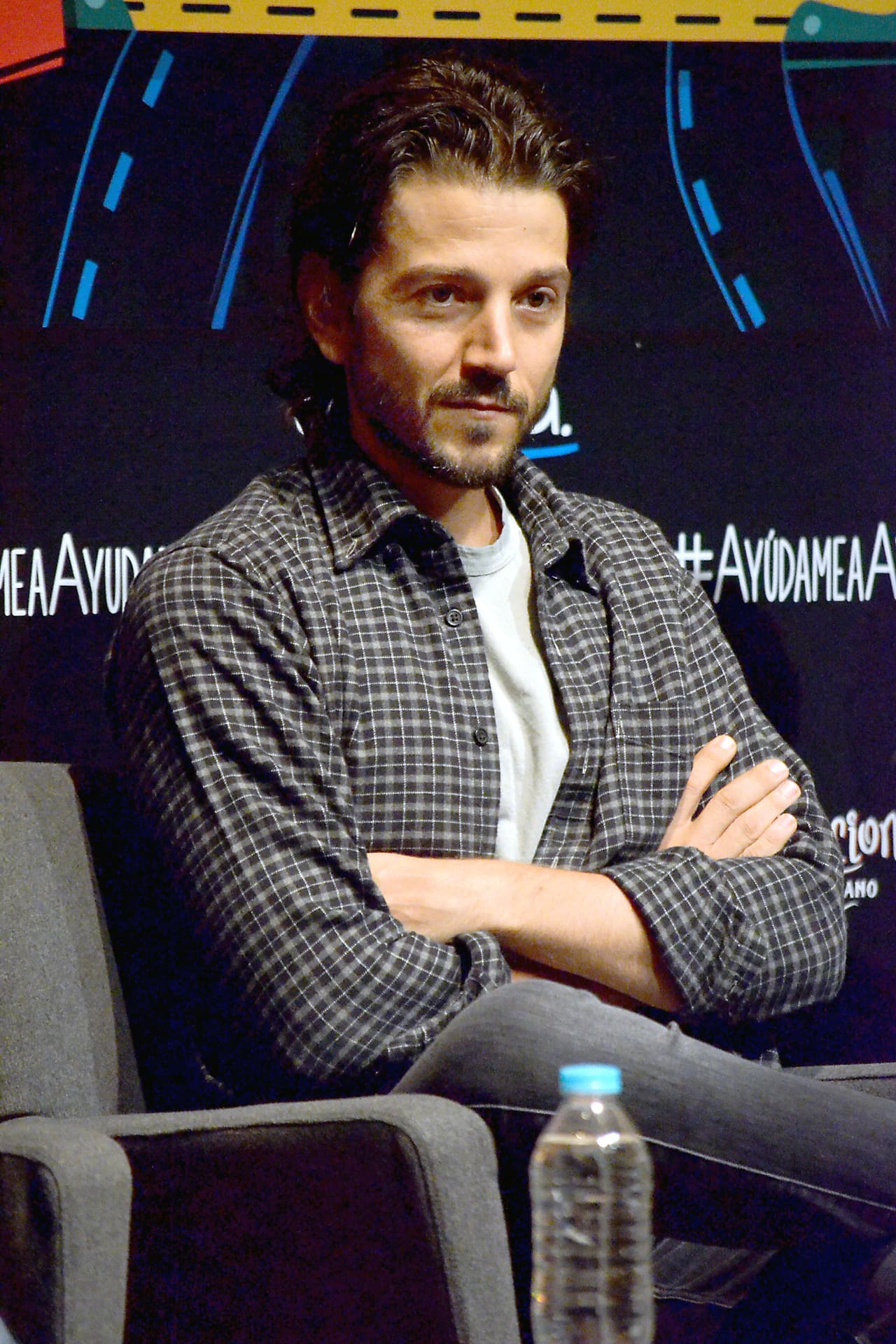 Diego Luna no sólo mostró su tristeza, el actor siente gran indignación ante lo ocurrido. "La pérdida de #RenatoLopez y Omar Girón es una tristeza. La violencia e inseguridad en México son intolerables. ¡Qué rabia, qué impotencia!" escribió.
<br>