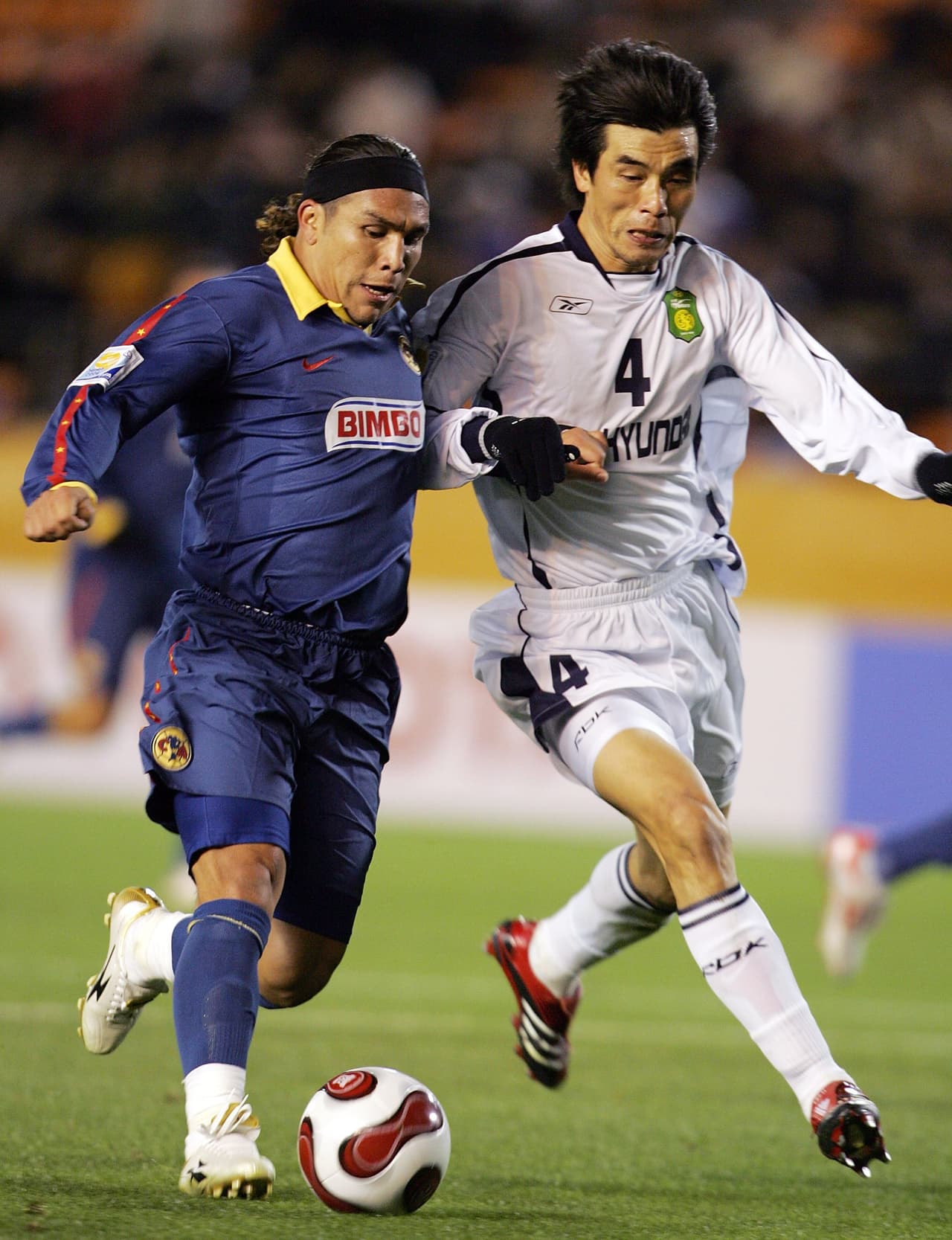 Los coreanos recurrieron a la dureza para evitar que América los superara. Incluso durante el partido vieron cuatro tarjetas amarillas por juego fuerte.