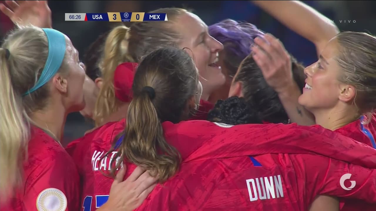 ¡Qué golazo de Mewis! En tiro libre pone el 3-0 en el marcador