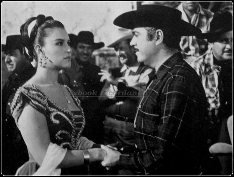 La música, los caballos y las historias de héroes justicieros también formaron parte de la saga cinemátográfica de Aguilar, quien además hizo pareja con la mayoría de las actrices más bellas de México, como Lucha Villa en 'El Halcón Solitario'.