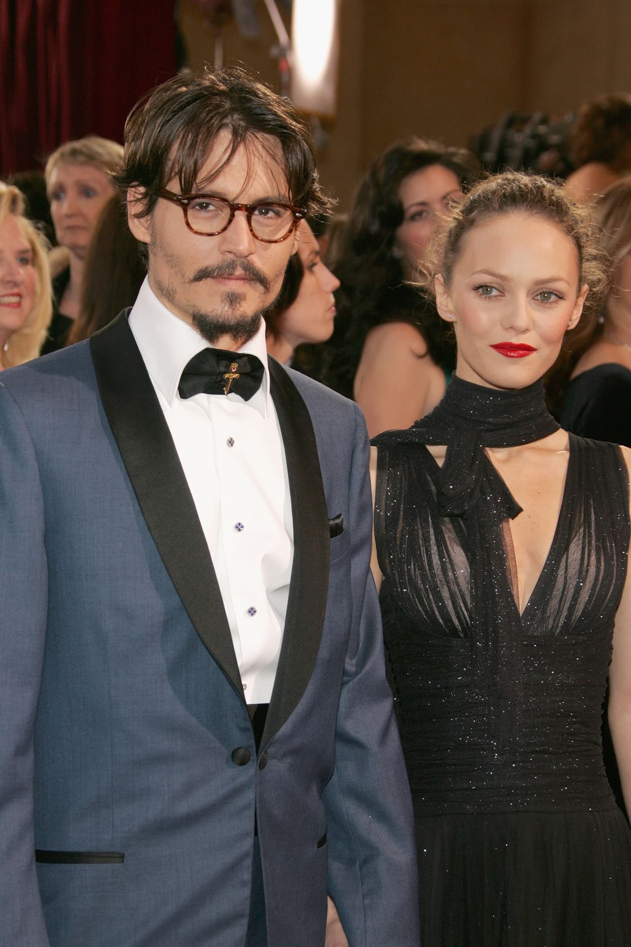 Los familiares de Johnny Depp quieren que se reconcilie con Vanessa Paradis