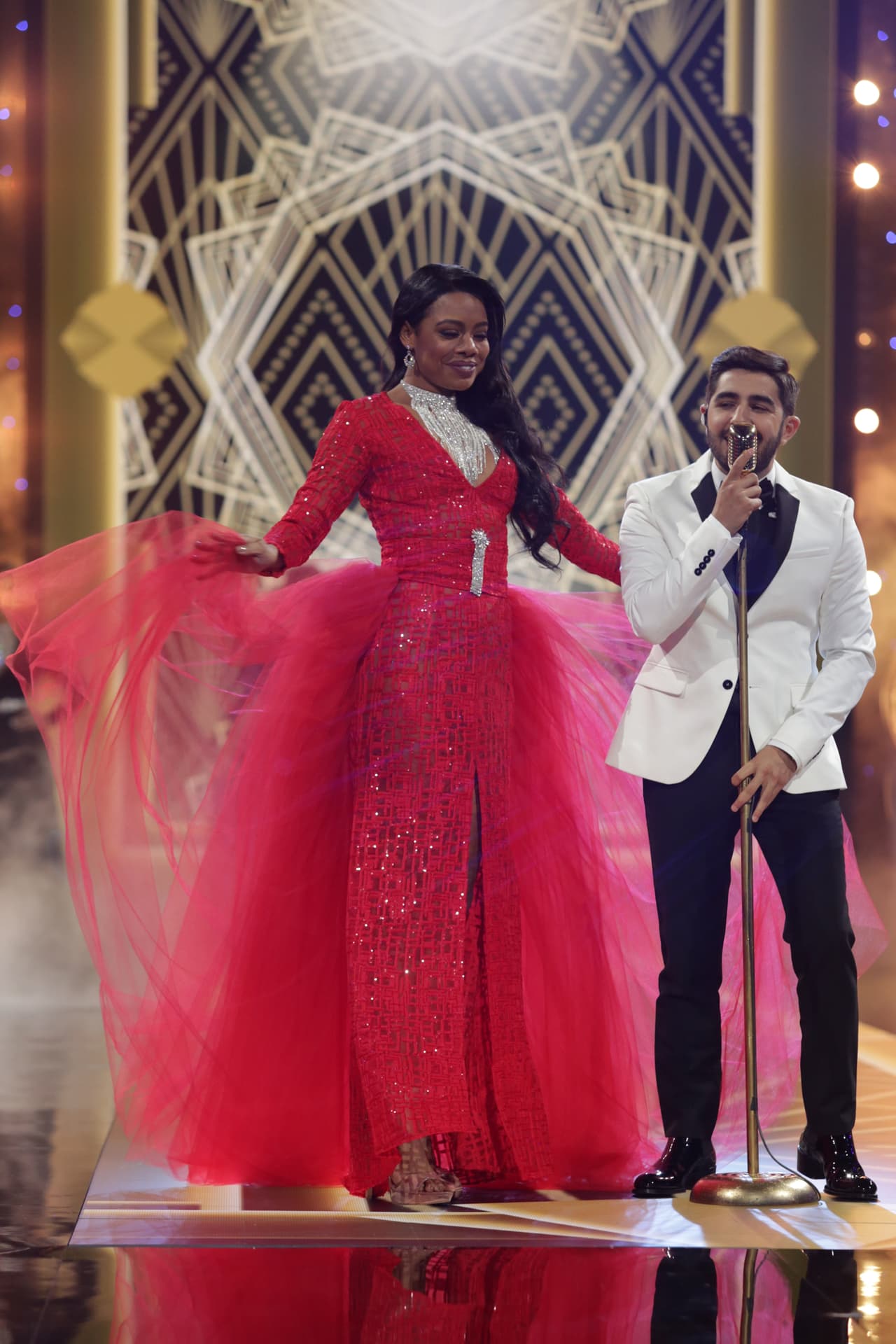 Esta pieza rojo cereza enfundada en el cuerpo de Arana Lemus fue la encargada de cerrar la pasarela.