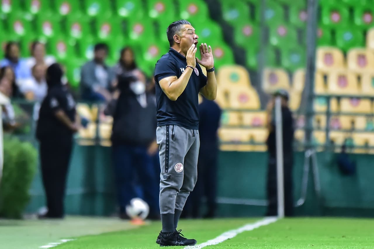 Ignacio Ambriz cerró un torneo con fracaso en Toluca que deberá pagar multa de 1.6 millones de dólares.