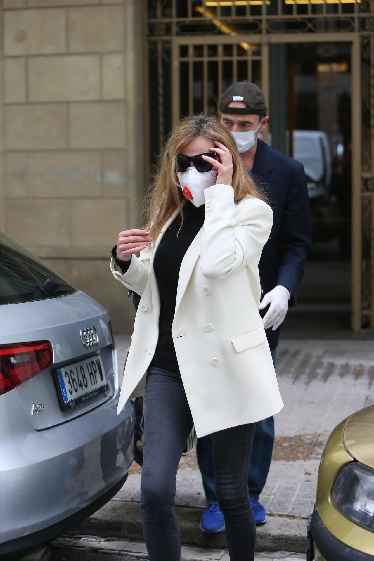 Casi un mes después de haber perdido a su hijo, la presentadora compartió con sus fans una nueva tragedia: 
<b><a href="https://www.univision.com/famosos/se-apago-mi-vida-el-desgarrador-mensaje-de-ana-obregon-tras-la-muerte-de-su-hijo-fotos" target="_blank">Luna, la mascota de Álex, acaba de morir</a></b>
<a href="https://www.univision.com/famosos/se-apago-mi-vida-el-desgarrador-mensaje-de-ana-obregon-tras-la-muerte-de-su-hijo-fotos" target="_blank">. </a>
<br>