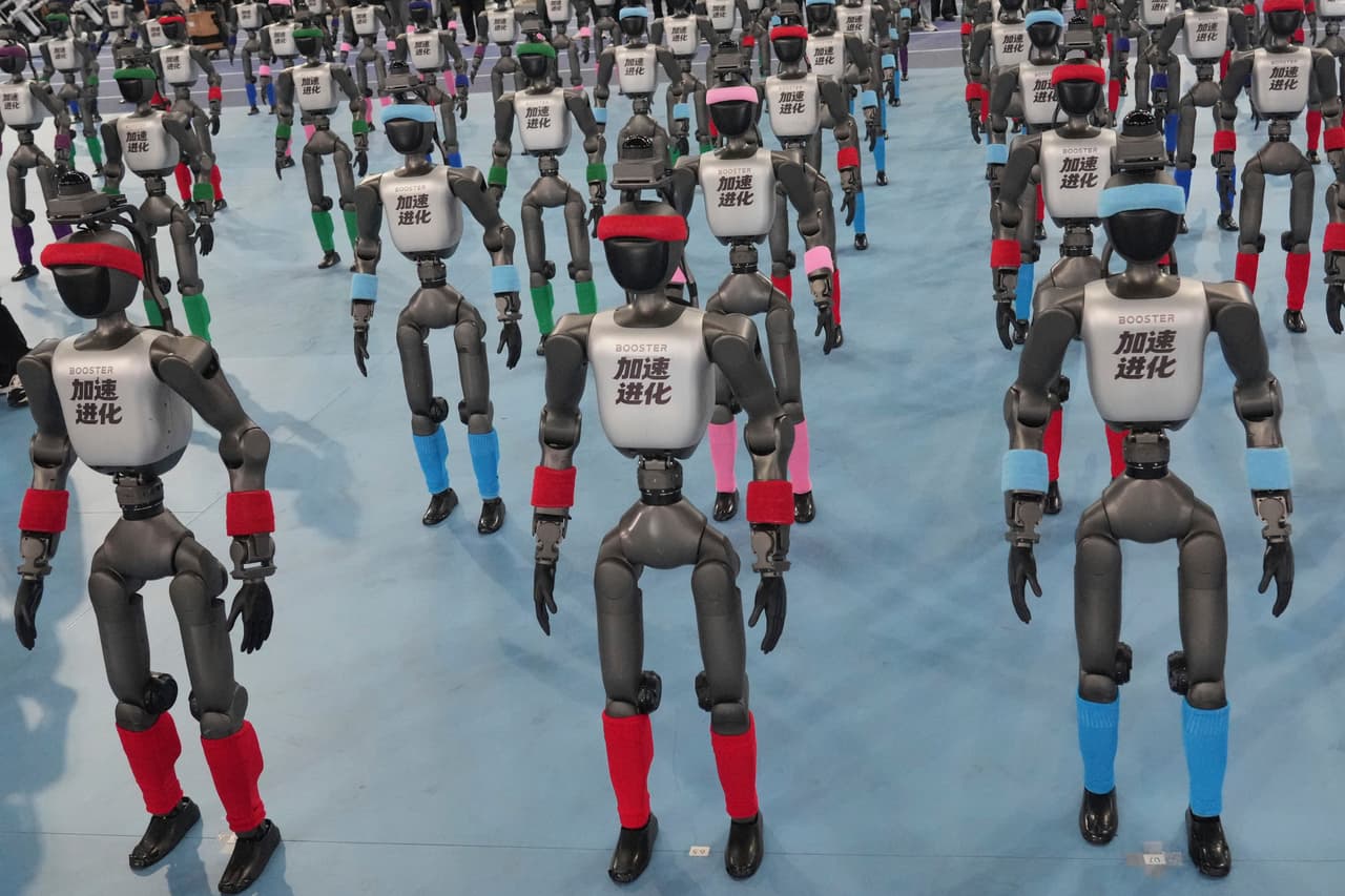 Los robots se preparan para la ceremonia de inauguración de los Juegos Mundiales de Robots.
