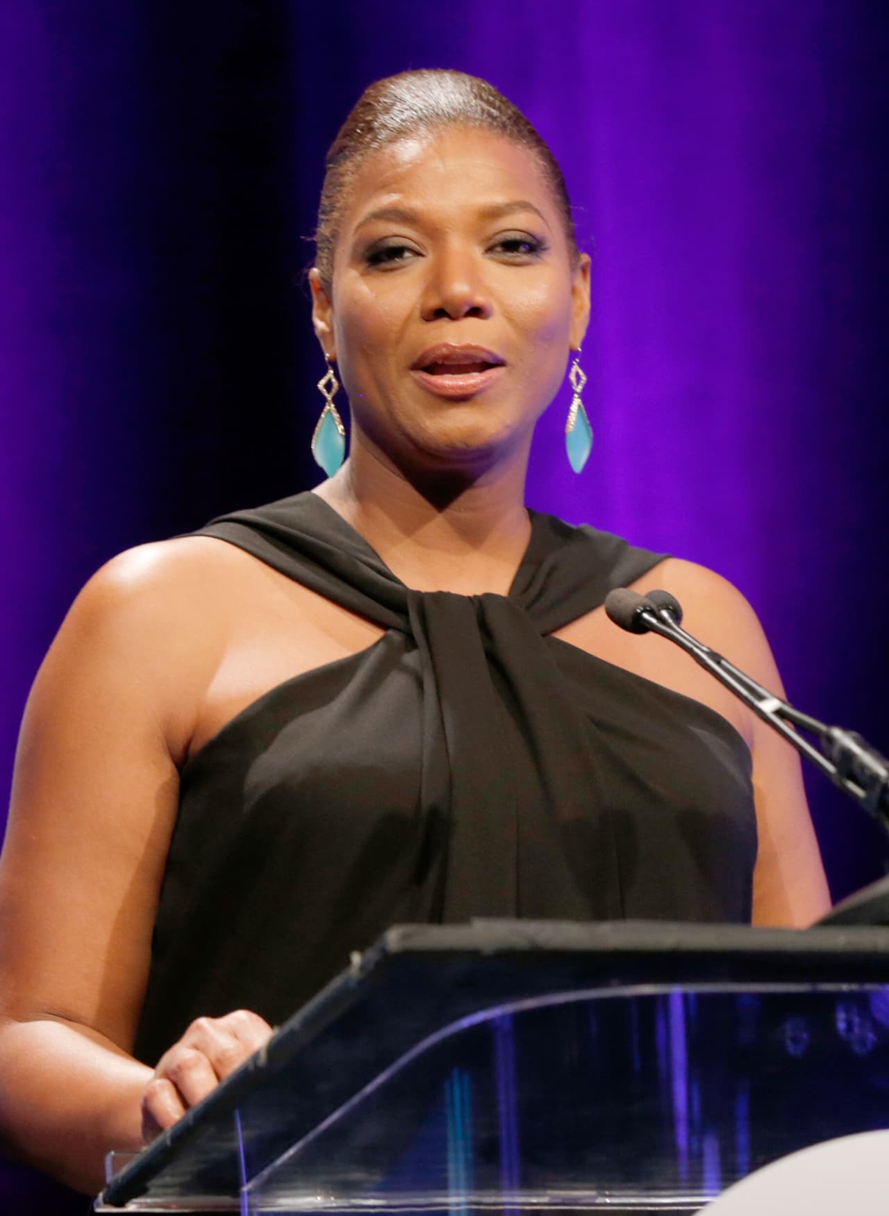 La cantante Queen Latifah declaró en 2099 que fue abusada sexualmente cuando era niña por un adolescente que había sido contratado para cuidarla.