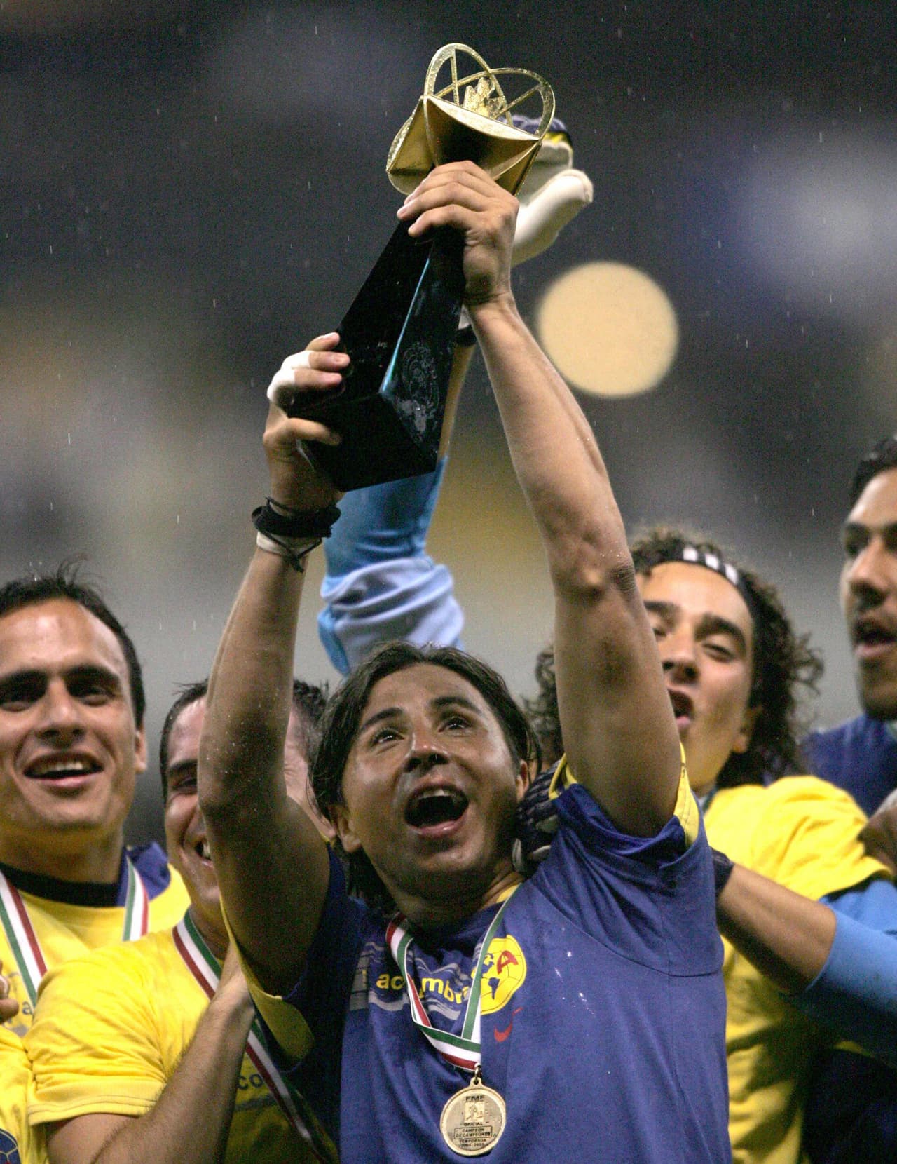 América, que también fue Campeón de Campeones, comenzó el Apertura 2005 con una racha invicta que comenzó desde la fecha 7 del Clausura 2005.