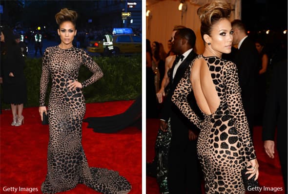 En otra de las ediciones de la MET Gala, la intérprete se puso un vestido súper pegado, con una abertura en la espalda.