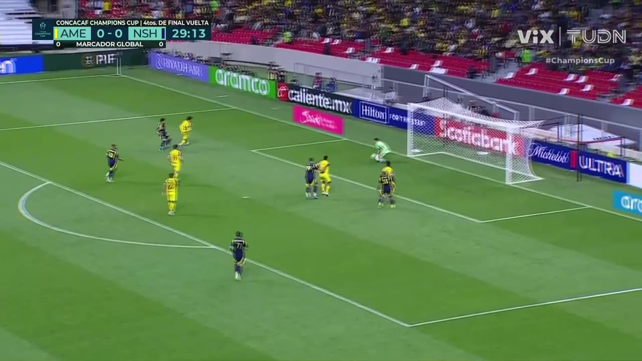 ¡Primer aviso de Nashville! Disparo por izquierda que Cota ataja bien