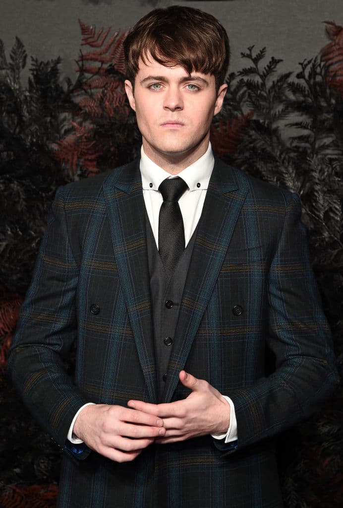 Jaskier es el papel más importante en la carrera de Batey como actor; sin embargo, también es músico y cantante en la vida real, por lo que interpretó la canción ‘Toss a coin to your witcher’ que formó parte de la serie de Netflix.