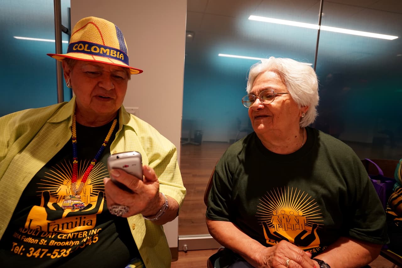 "Es entretenido y aprendemos", nos dijeron los participantes.