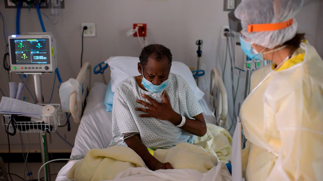 Las autoridades de salud piden a la comunidad continuar con las recomendaciones para evitar los contagios de 
<b><a href="https://www.univision.com/local/houston-kxln/flurona-joseph-varon-doctor-houston-coronavirus-influenza-fotos">coronavirus</a></b>.