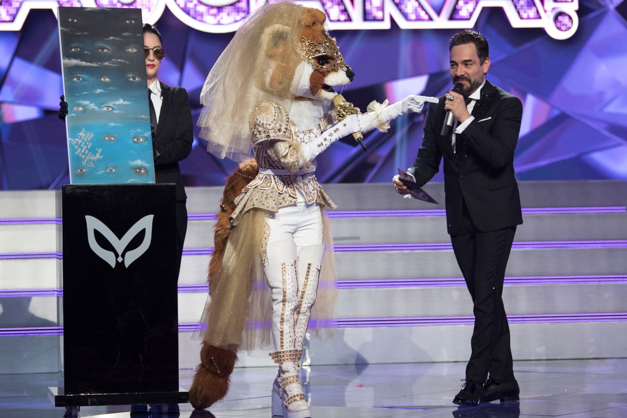 Su regalo para los ‘investigadores’ fue una pintura creada por ella, en la que dibujó los ojos de personas importantes en su vida. Además, mandó una carta a cada uno de ellos y para Omar Chaparro.