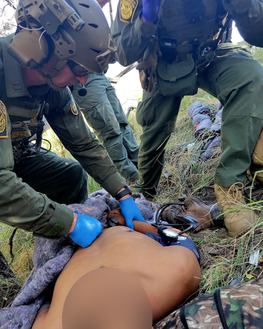 Poco después, entre el grupo, un ciudadano guatemalteco empezó a perder el conocimiento.