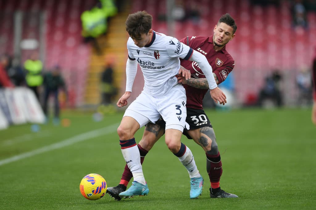 Dusan Vlahovic destaca con dos anotaciones en la victoria 2-3 sobre el Empoli y Bologna empata 1-1 con Salernitana.