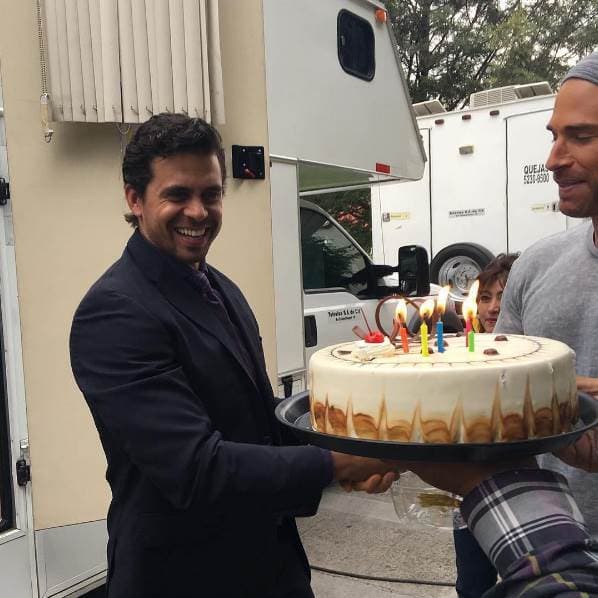 A Pedro Moreno también le tocó apagar las velitas de su pastel, festejó 36 años.