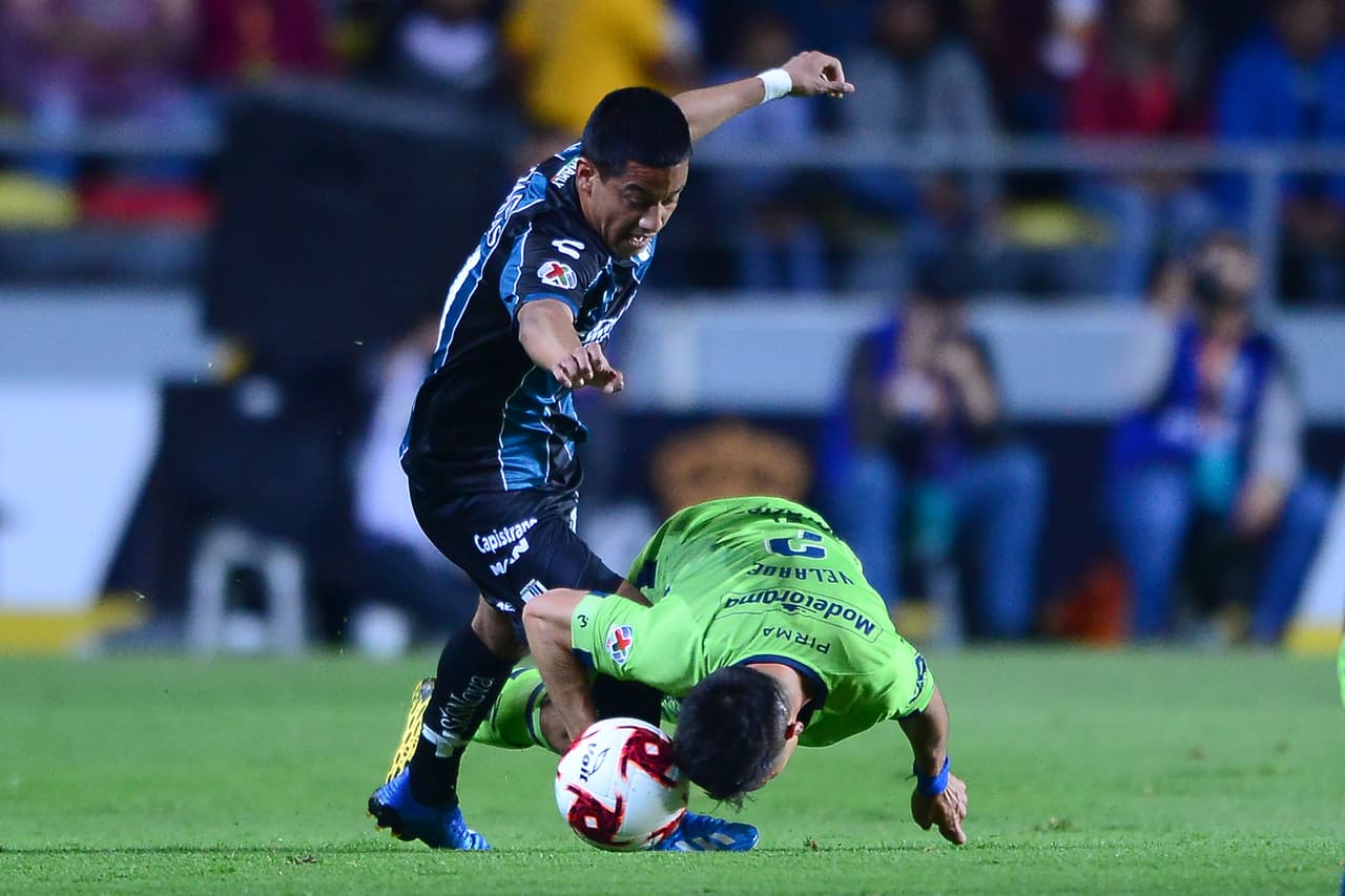 Con un doblete de Aldo rocha, gol de Martín Rodríguez, y gol del Shaggy Martínez, Morelia golea y deja claro el mal momento que esta viviendo el Querétaro.