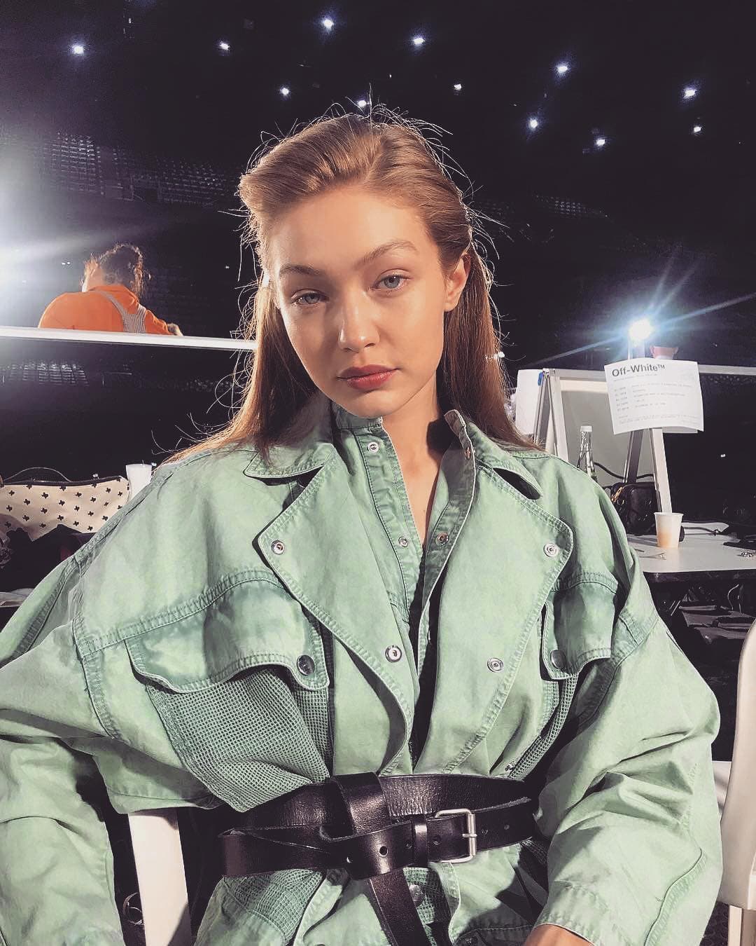 De acuerdo a 
<a href="http://www.thefashionlaw.com/home/gigi-hadid-is-being-sued-again-for-posting-copyright-protected-image-of-herself-on-her-instagram-account" target="_blank">The Fashion Law</a>, A Gigi Hadid le sucedió algo similar luego de publicar en su Instagram una fotografía que le había tomado un paparazzo.