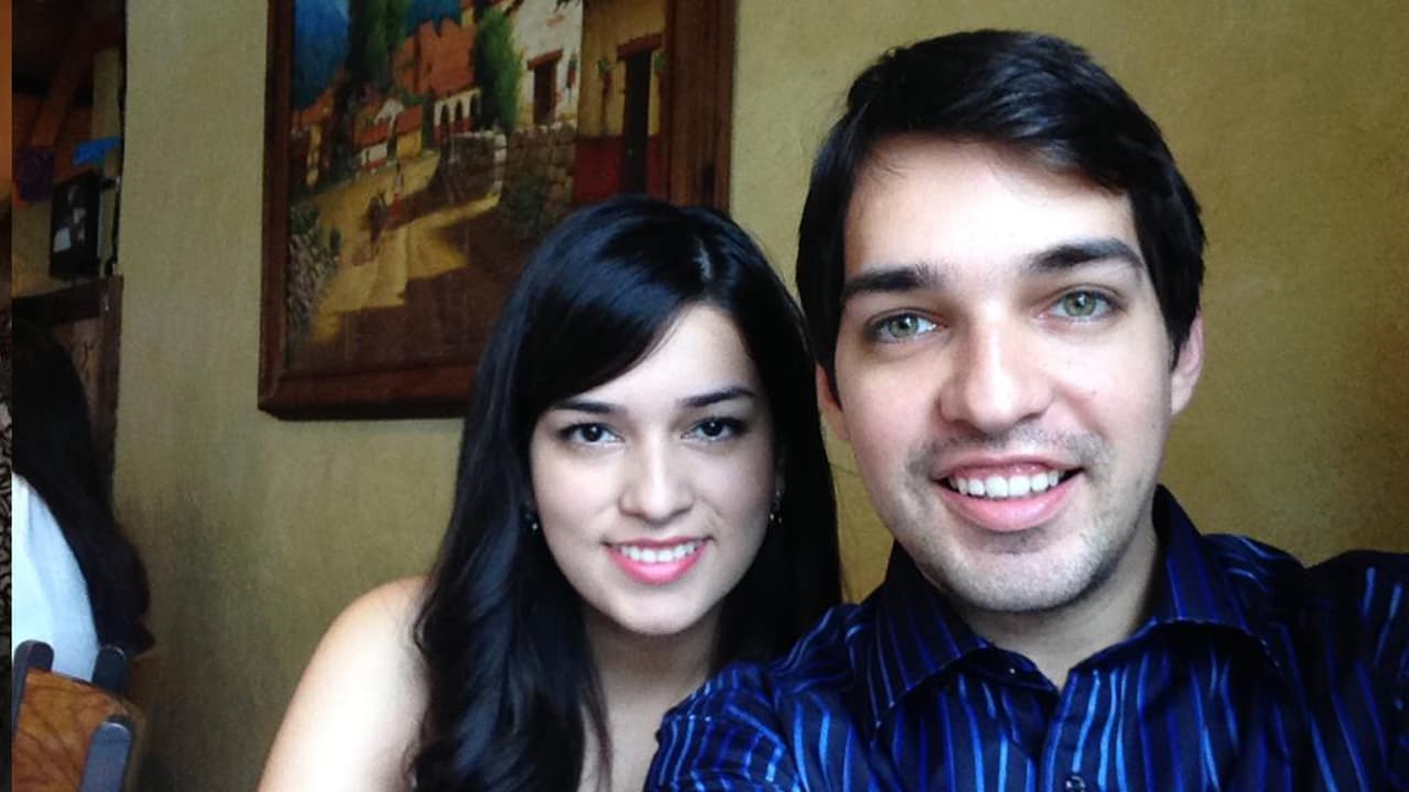 Marisol Muñoz, del departamento de edición de video de Univision 45, con su hermano José Miguel.