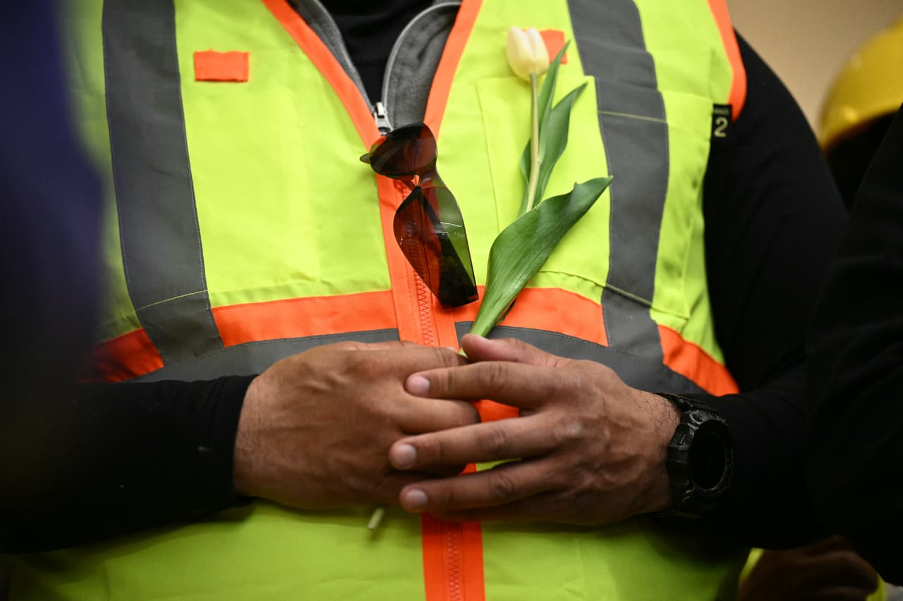 José Mynor López, de Guatemala, ha dejado una esposa, identificada como Isabel Franco y quien trabaja en el Owls Corner Café. La propietaria del negocio está buscando la manera de ayudar a la familia.