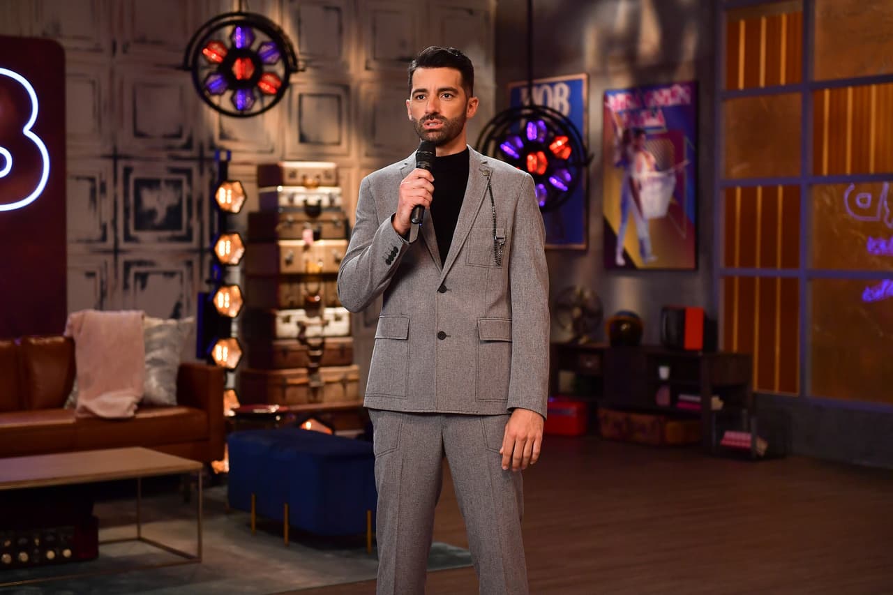 Y aunque Toni Costa ha desempeñado una gran labor como mentor y en sus intervenciones backstage entre cortes comerciales, no cabe duda que extraña la adrenalina de estar en el escenario de este reality show de baile.