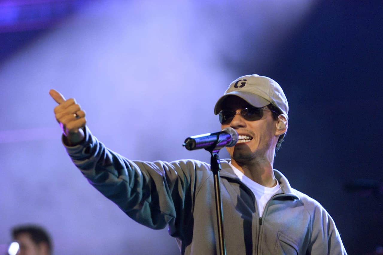 La segunda gala estaba pactada para celebrarse el 11 de septiembre del 2001, en el Staples Center de Los Ángeles, pero fue suspendida por los ataques sucedidos ese día en el país. El salsero no estaba nominado en ninguna categoría, pero un día antes participó en los festejos previos a la entrega de premios.