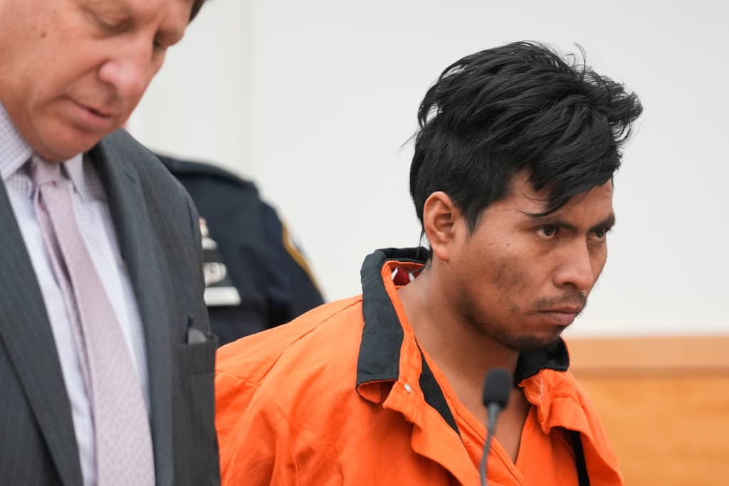 Sebastián Zapeta también dormía en un albergue para hombres en la ciudad de Nueva York. Se ganaba la vida trabajando como techador.