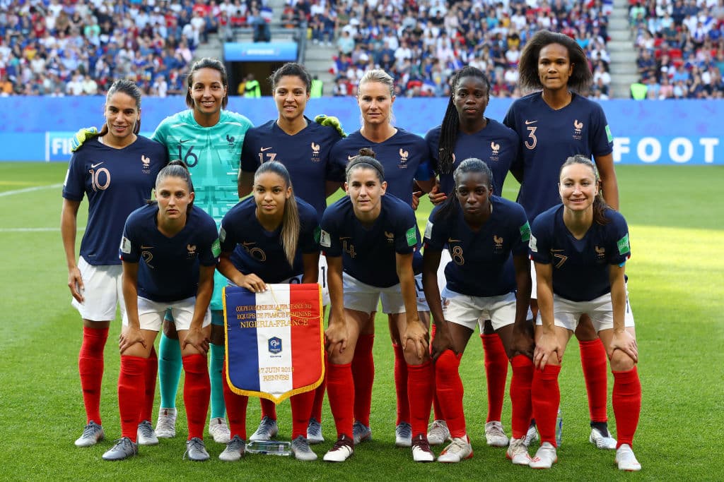 La selección de Francia estaba lista para su último cotejo de la fase de grupos en Roazhon Park en Rennes, para tratar de amarrar su pase a las rondas eliminatorias.