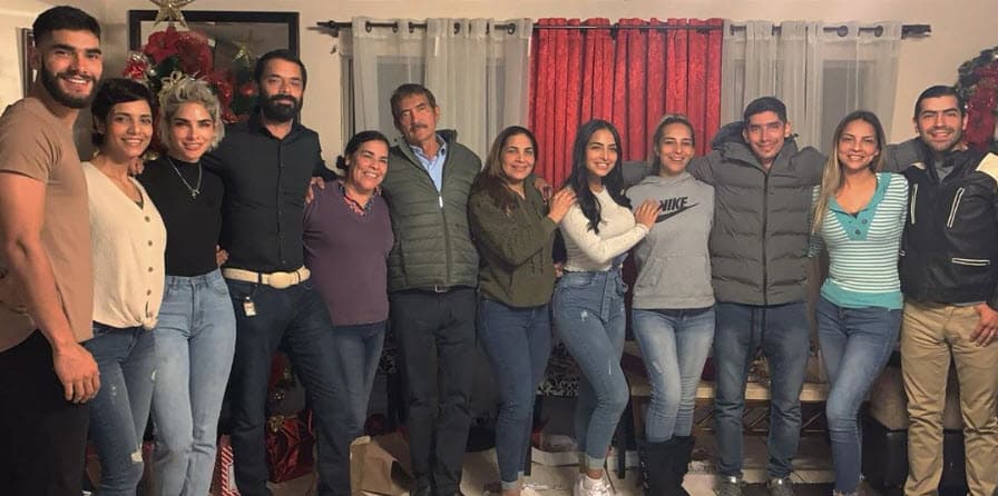 "Dios me lo bendiga siempre y nos permita disfrutar de usted por mucho y muchos años más, lo amamos".
<br>