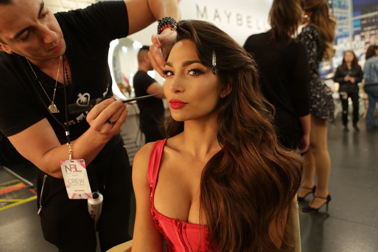 Las chicas siempre encuentran divertidas maneras de matar los nervios antes de subir al escenario. No les pierdas pie ni pisada y súmate al backstage de #NBL VIP.