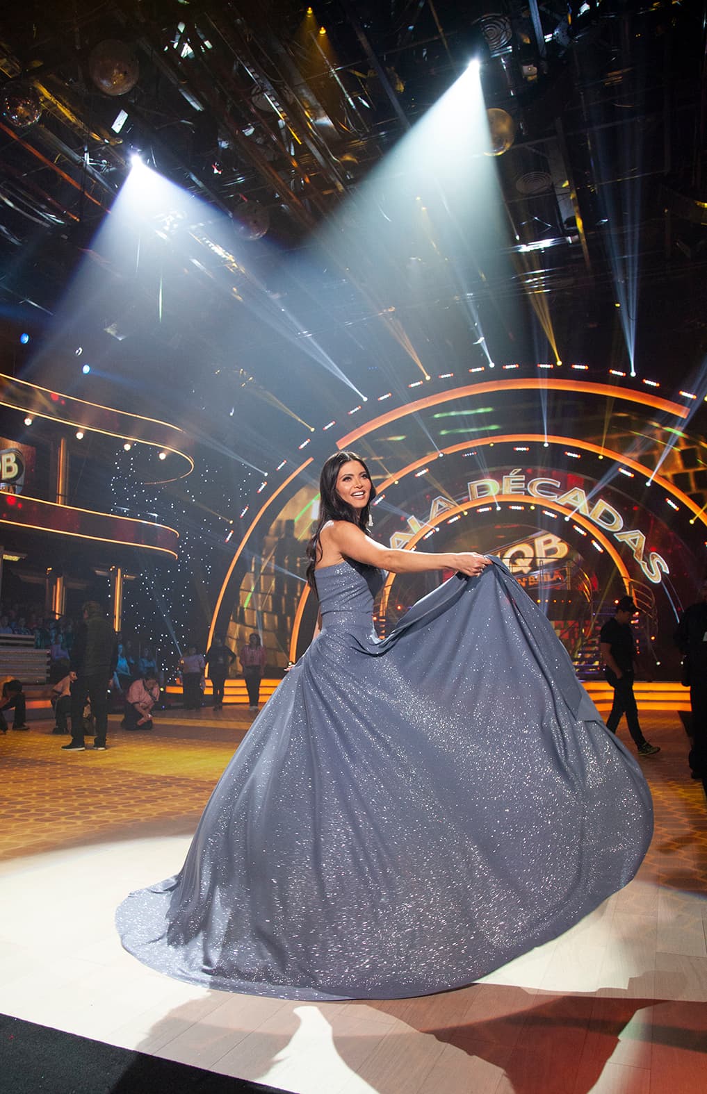 Durante toda la gala, Chiqui se divirtió con la cauda de su vestido.