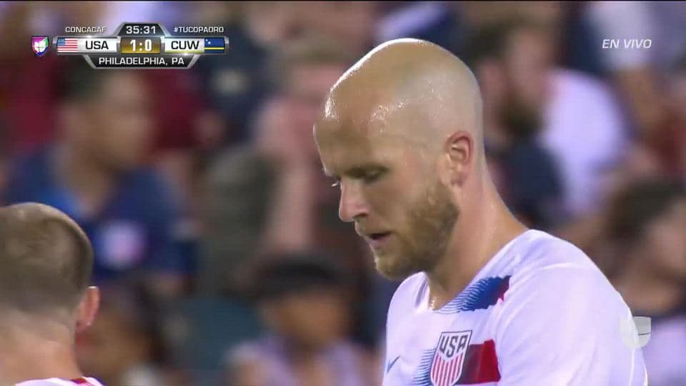 Tiro desviado de Michael Bradley