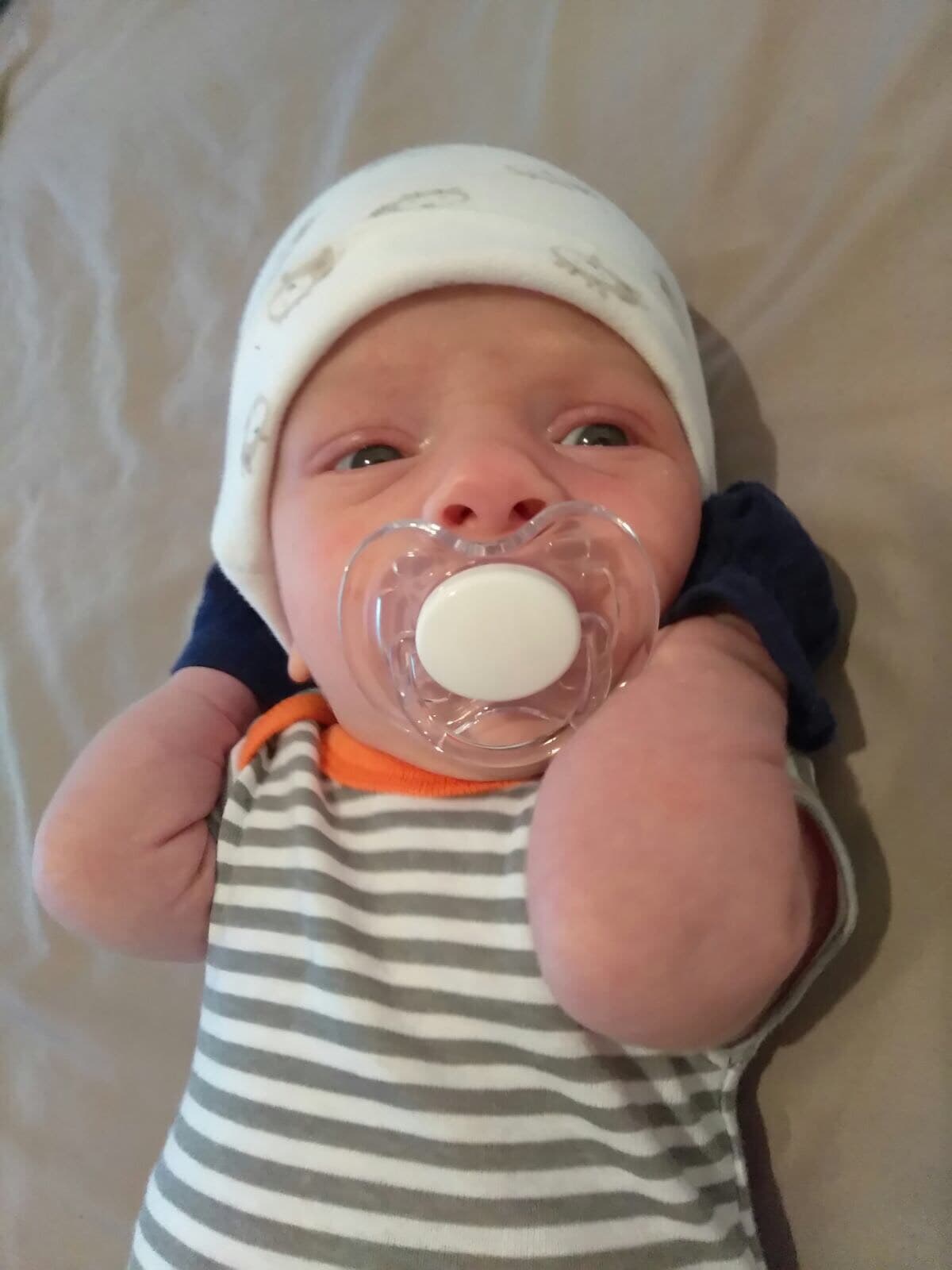 Este parece ser el gorrito preferido de Sebastián