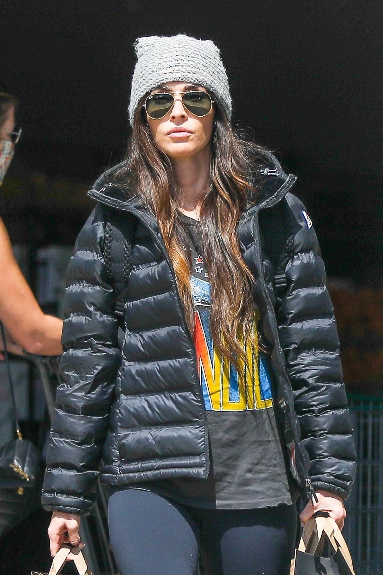 Las provisiones se le agotaron a la también actriz Megan Fox, quien salió de su hogar en California para hacer algunas compras. La actriz visitó su mercado local Erewhon Organic.