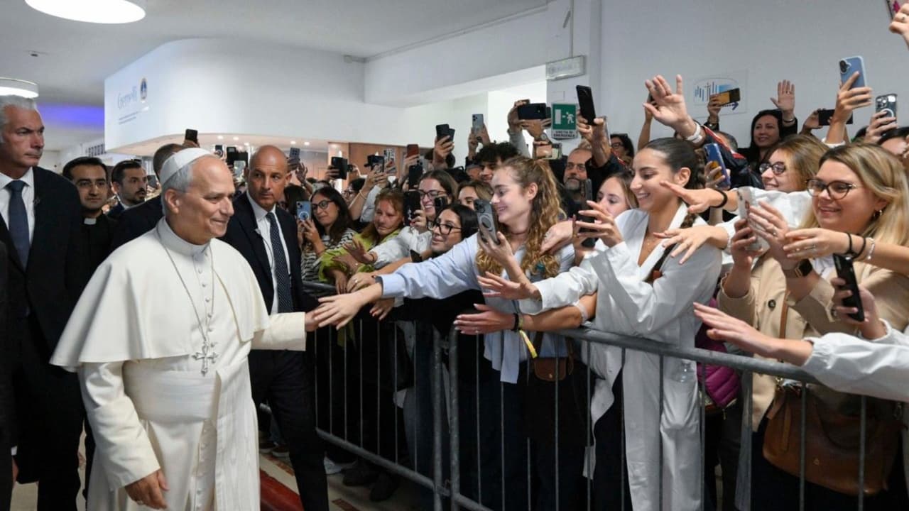 “La intervención ha concluido con éxito": Vaticano da actualización sobre la cirugía del Papa León XIV