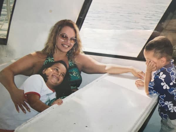 "Oye cucú papá se fue, prende la luz y apaga el tiempo. Oye cucú papá se fue, prende la luz como la extraño - Mana.....4 years feel like 40. I still wake up every morning hoping to see you", así la recuerda Jenicka en su cuenta de Instagram.