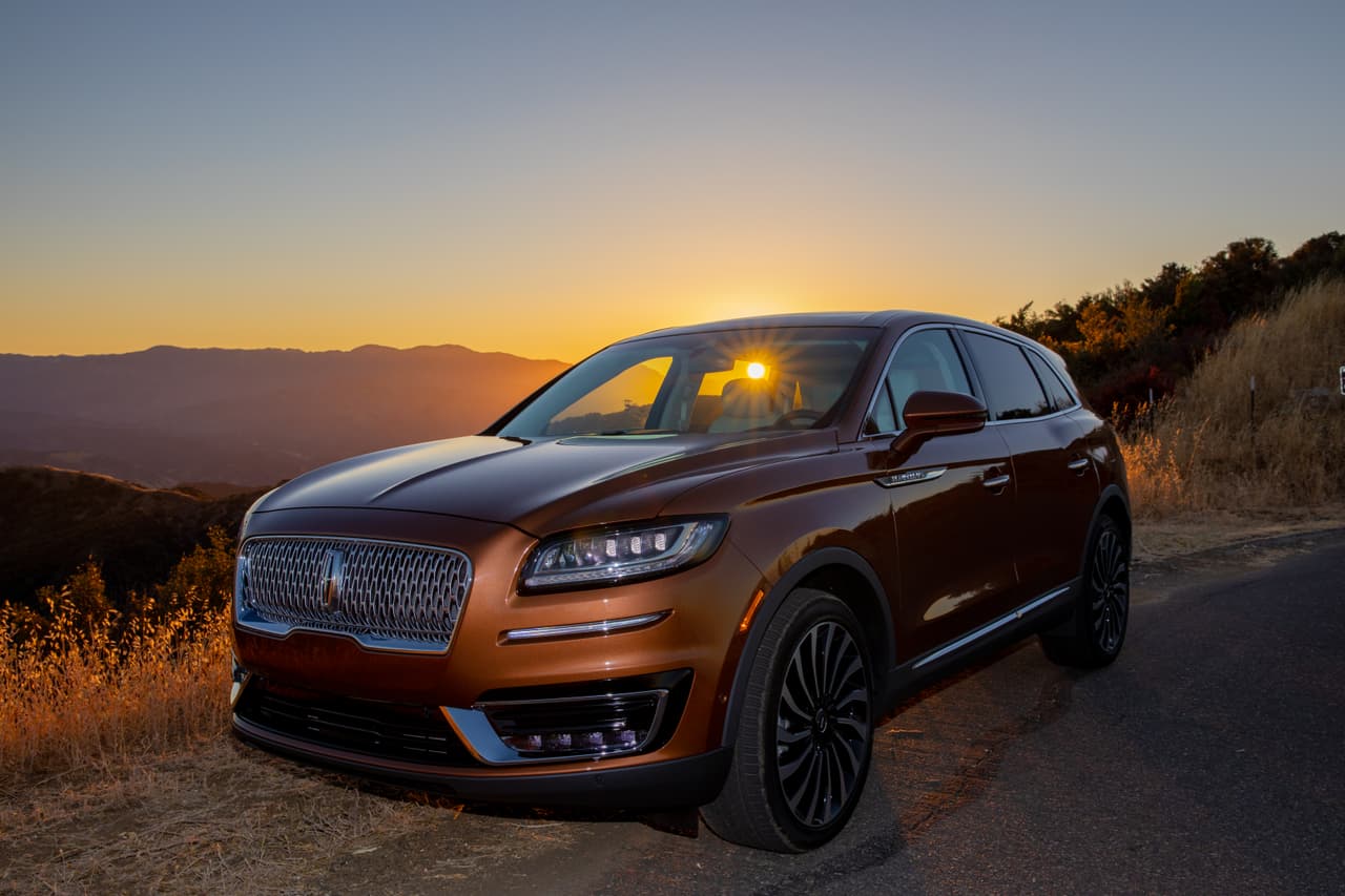 El motor opcional para la Lincoln Nautilus 2019, sigue siendo el excelente
<b>V6 doble-turbo de 2.7 litros </b>produciendo
<b>335 caballos de fuerza y 380 libras pie de torque</b>, que rinde 18 millas por galón en ciudad y 27 en autopista, una considerable mejora en relación al MKX 2017 que rendía 17 mpg en ciudad y 25 mpg en autopista.