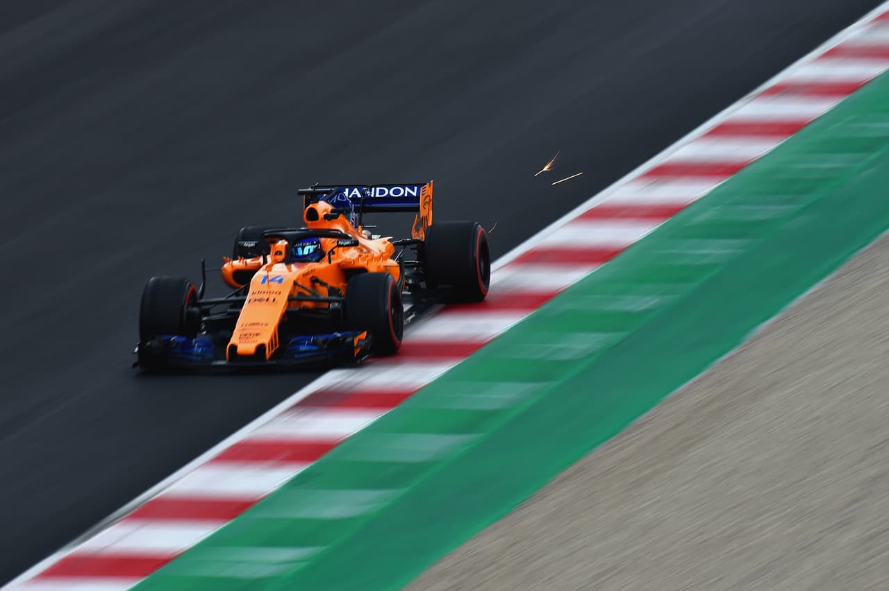 Fernando Alonso y Stoffel Vandoorne serán los encargados de manejar este coche que, por primera vez en sus 52 años, incorpora un motor Renault. Así tratará de borrar los malos resultados obtenidos con el propulsor Honda las últimas tres temporadas.