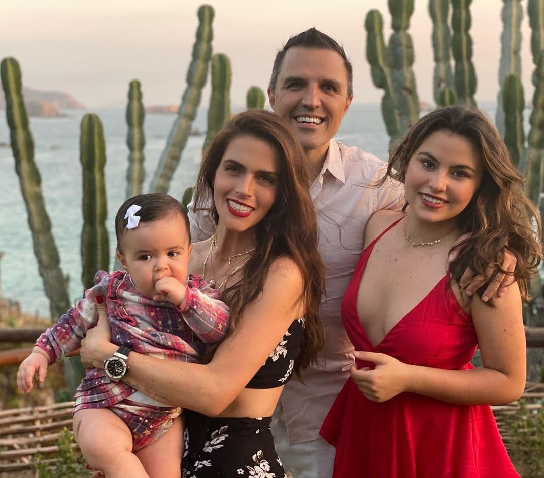 Esta no es la primera vez que Alexandra externa el gran afecto que siente por Claudia y la 
<b>nueva familia que ha formado su padre</b>.