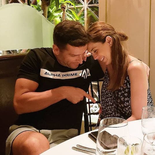 "Hay cosas que se platican en pareja, que se aclaran en pareja, porque la gente se deja llevar por todo lo que dice una revista. No digo que tampoco no tenga algo de verdad, ¿no? Pero no todo y como lo ponen ahí", explicó la también actriz.