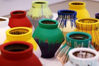 El artista dominicano, Máximo Caminero, enfrenta cargos criminales por romper un jarrón valorado en $1 millón.