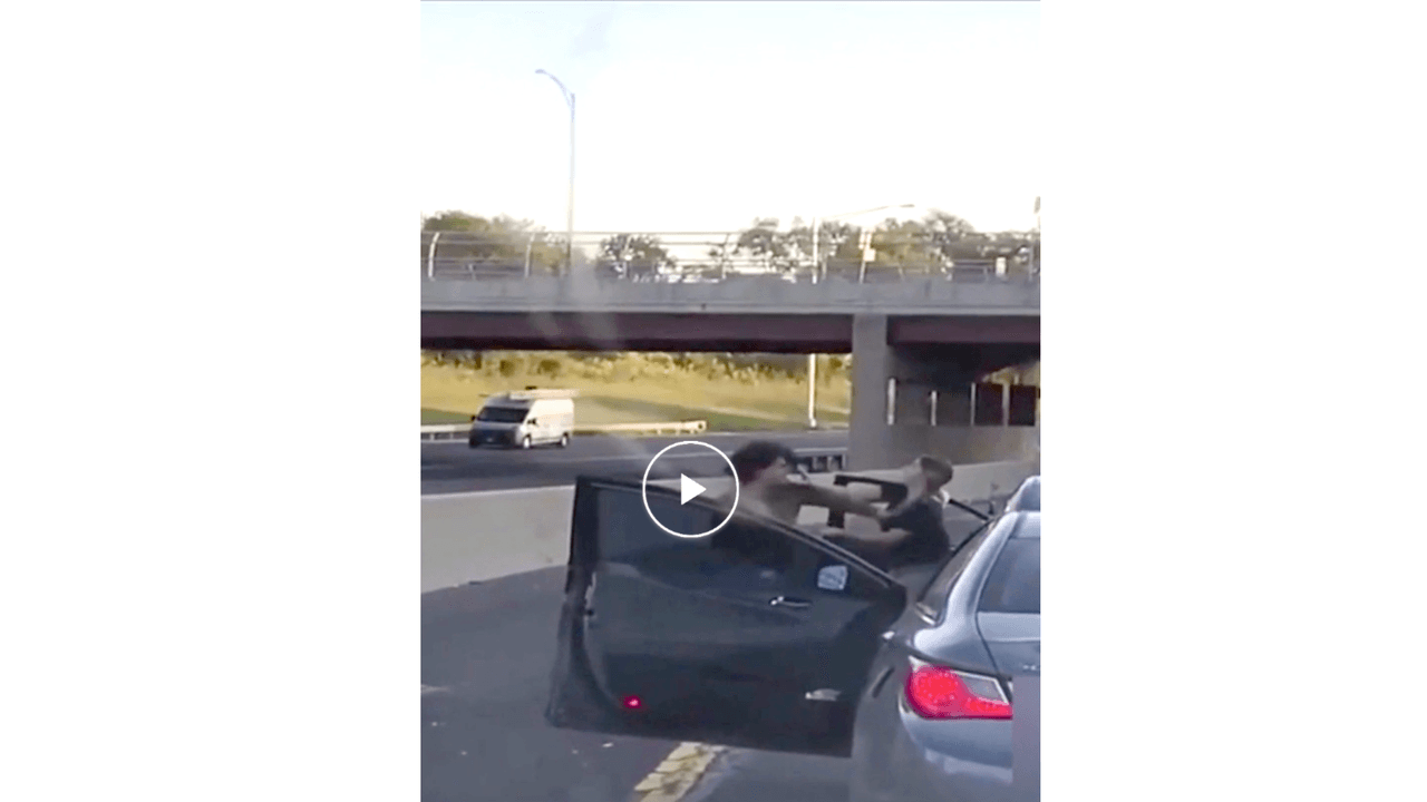 Investigan incidente que se hizo viral en el cual 2 mujeres se agarran a golpes en plena autopista en el sur de Chicago 