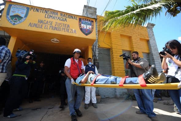 Febrero 14- Al menos 359 presos mueren en el incendio de la Granja Penal de Comayagua, una cárcel de la región central de Honduras. Se trata de la peor tragedia penitenciaria en Latinoamérica en los últimos 25 años y el incendio carcelario más mortífero del mundo en la última década.
