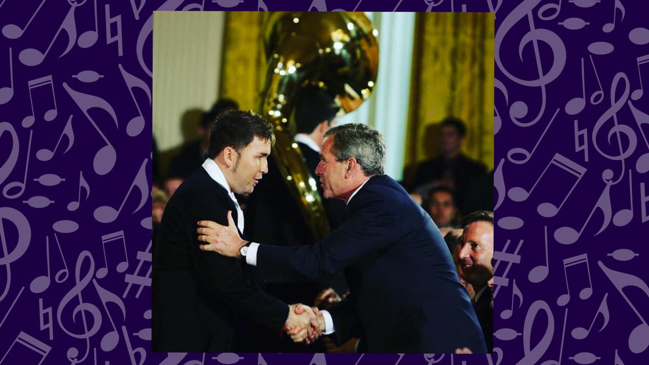 Y por supuesto esta es la joya de la corona. Cuando Poncho estuvo invitado a La Casa Blanca y lo recibió nada más y nada menos que el Presidente George W. Bush.