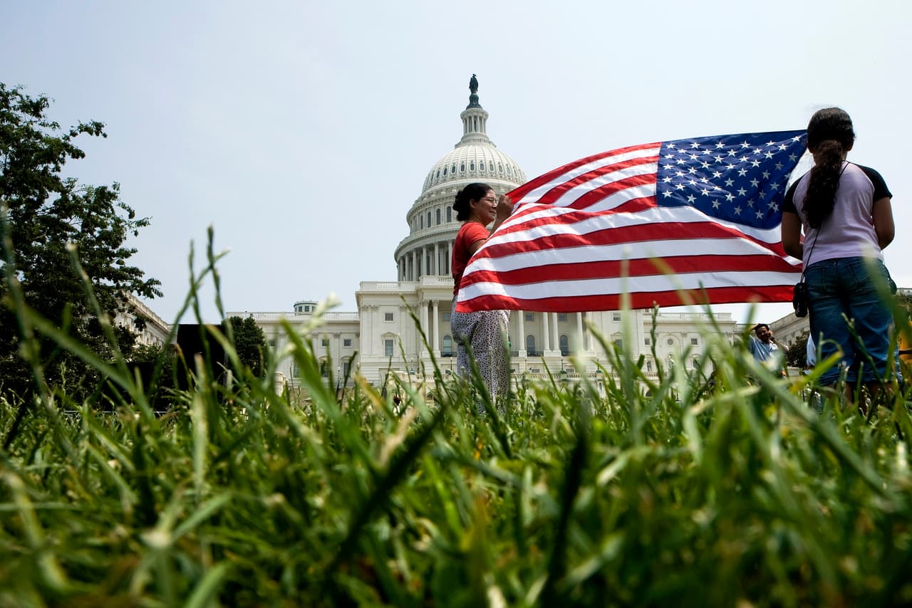 Publican una guía para contradecir mentiras lanzadas contra la comunidad inmigrante